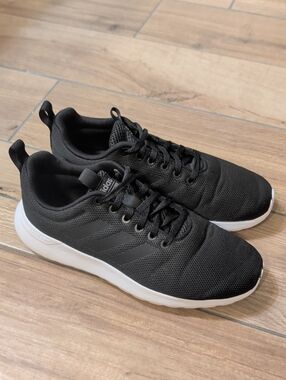 adidas Black Mesh Low-Top Sneakers with White Sole Very Clean! Size 7.5